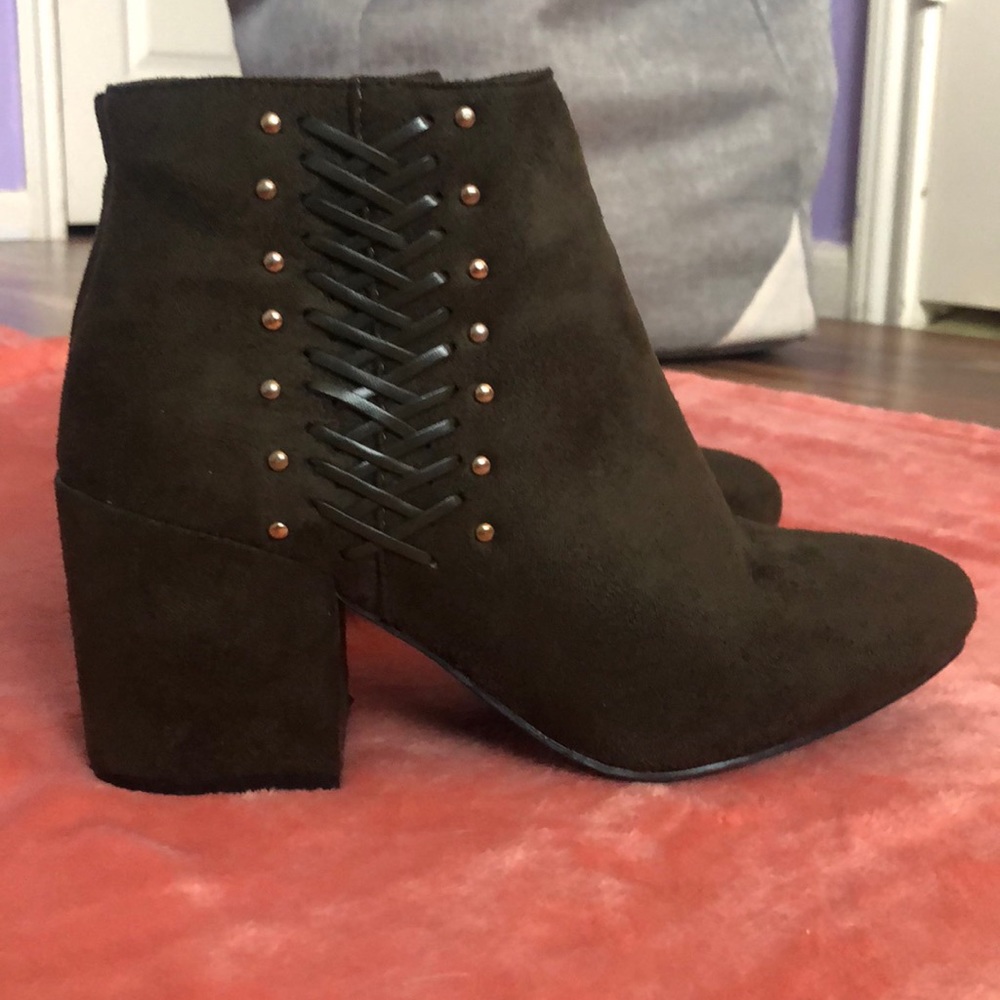 Olive wedged boots